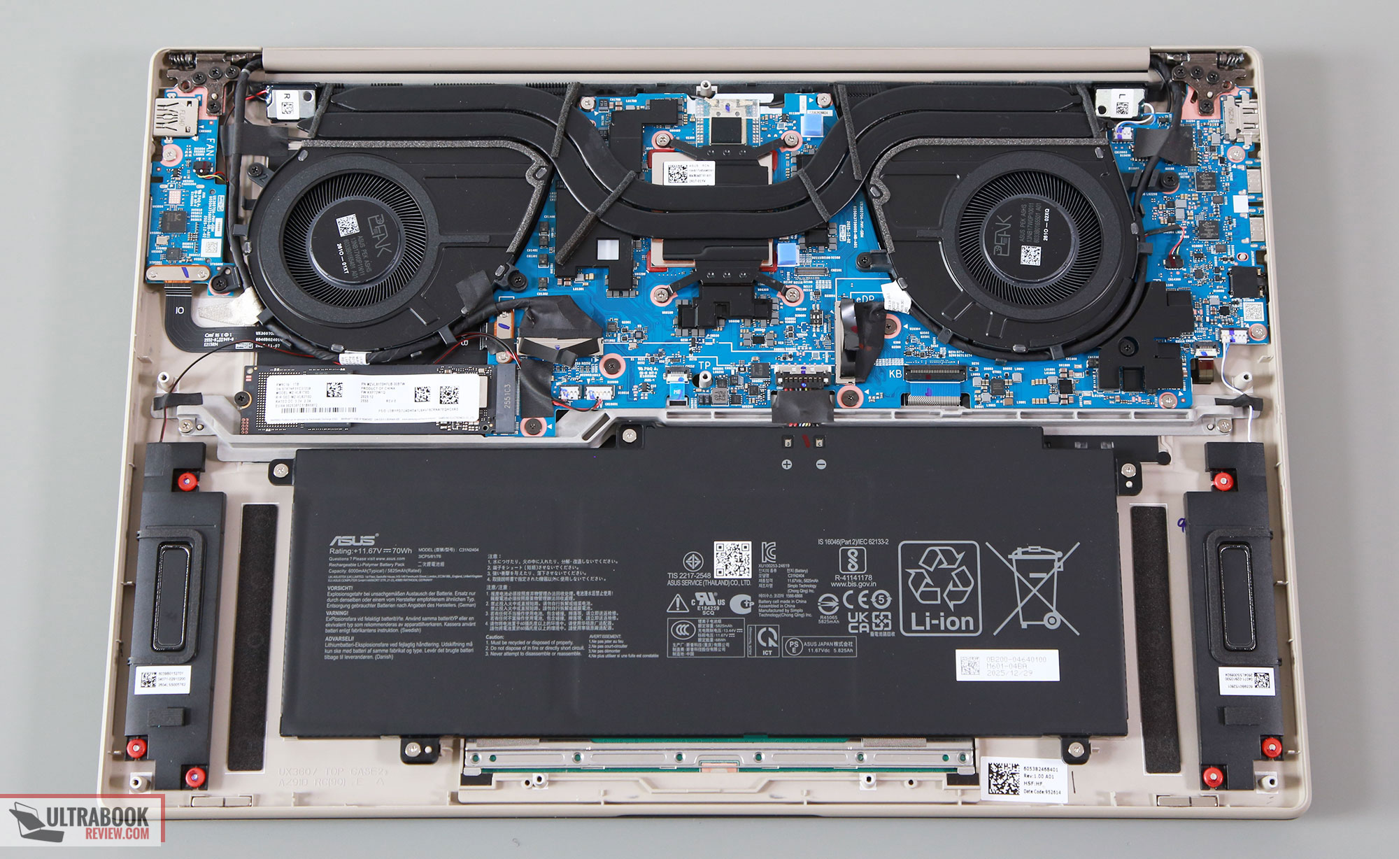Linh kiện bên trong ASUS Zenbook A16 UX3607