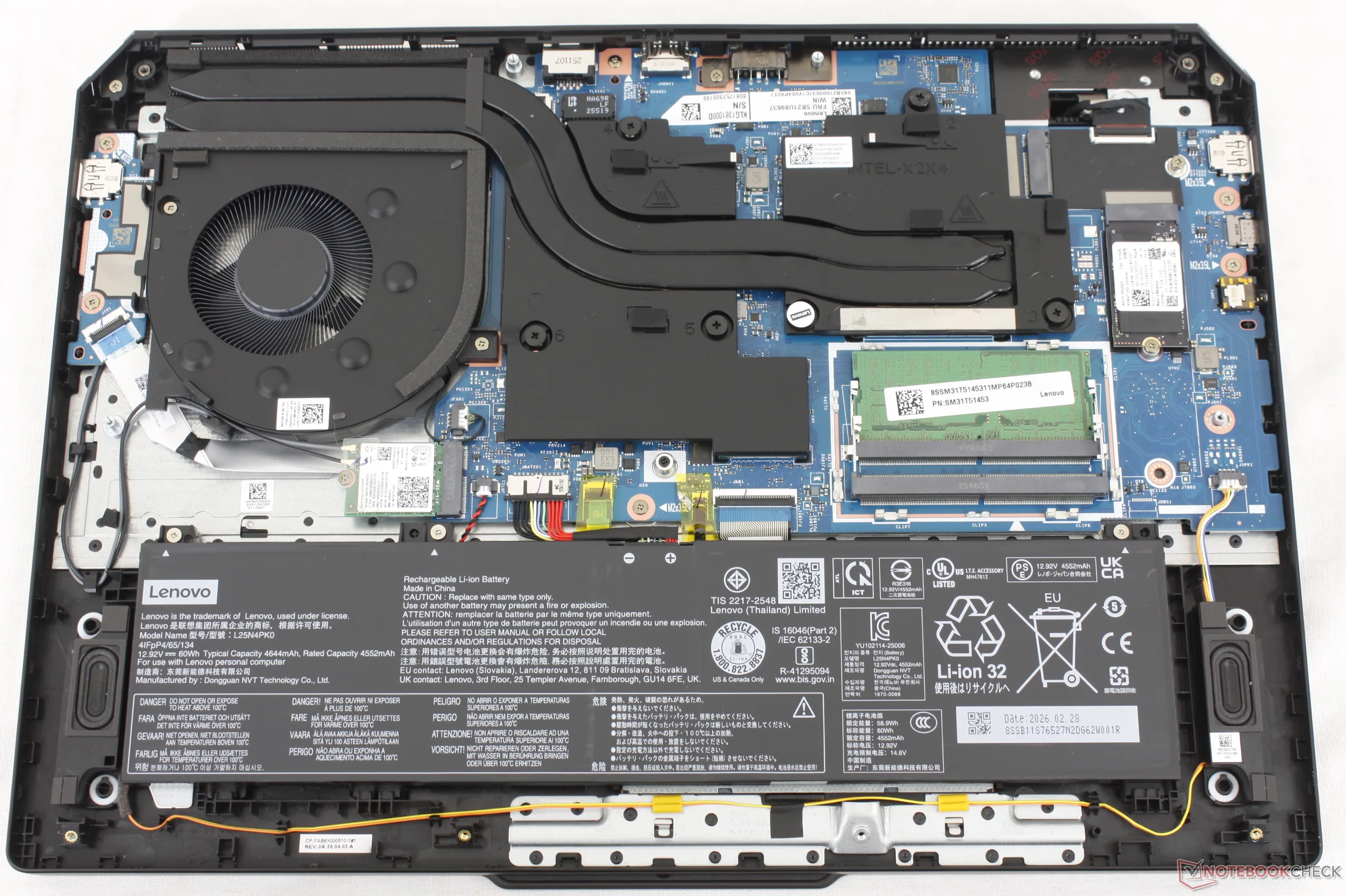 Bố trí linh kiện và tản nhiệt bên trong Lenovo LOQ Essential 15