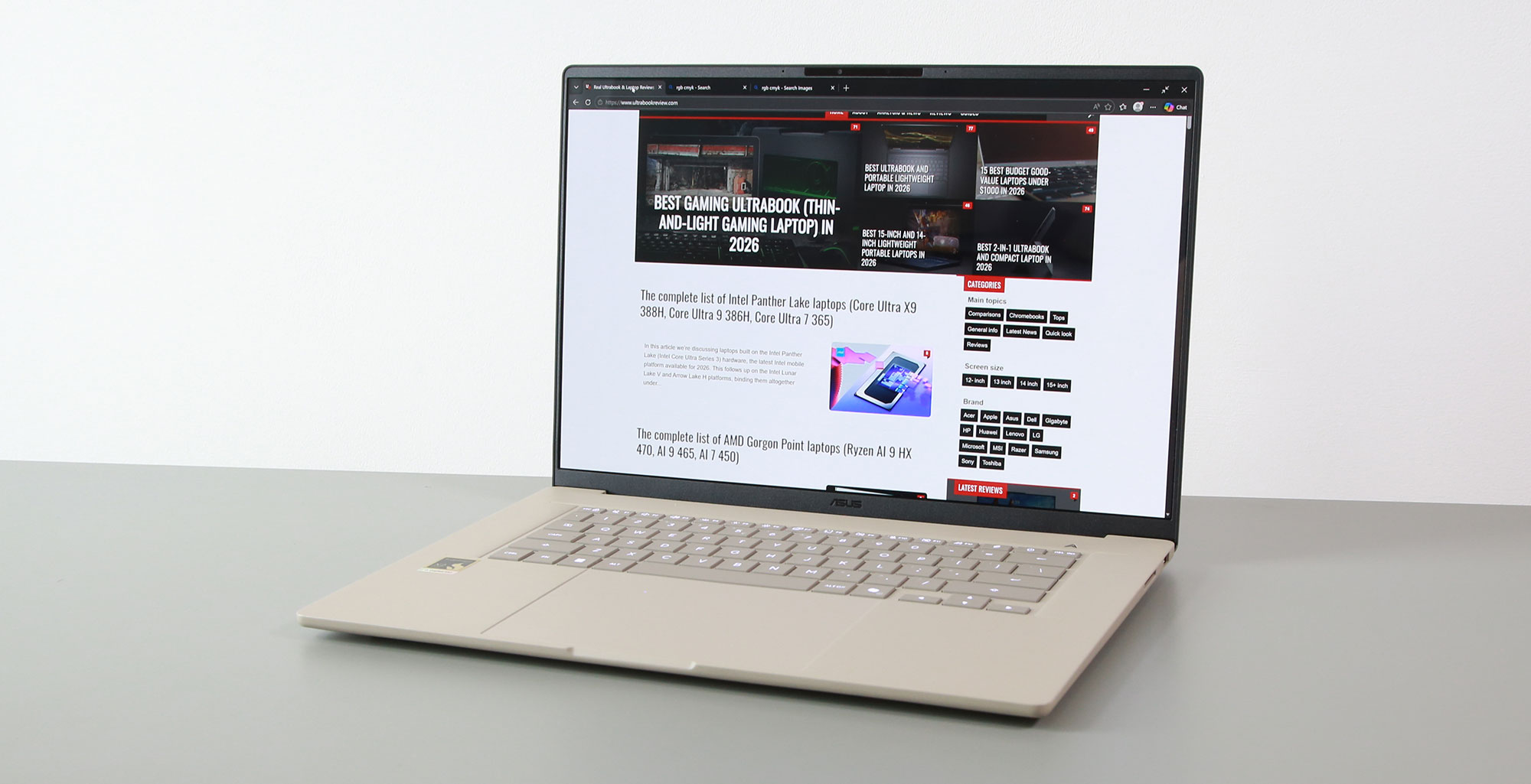 ASUS Zenbook A16 UX3607 góc nghiêng