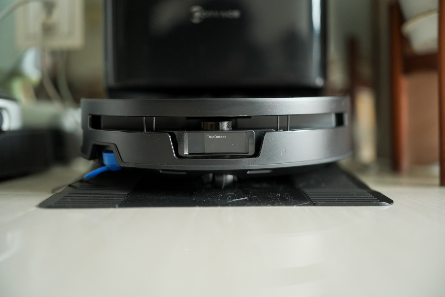 Mặt dưới Ecovacs Deebot T80 Max Omni