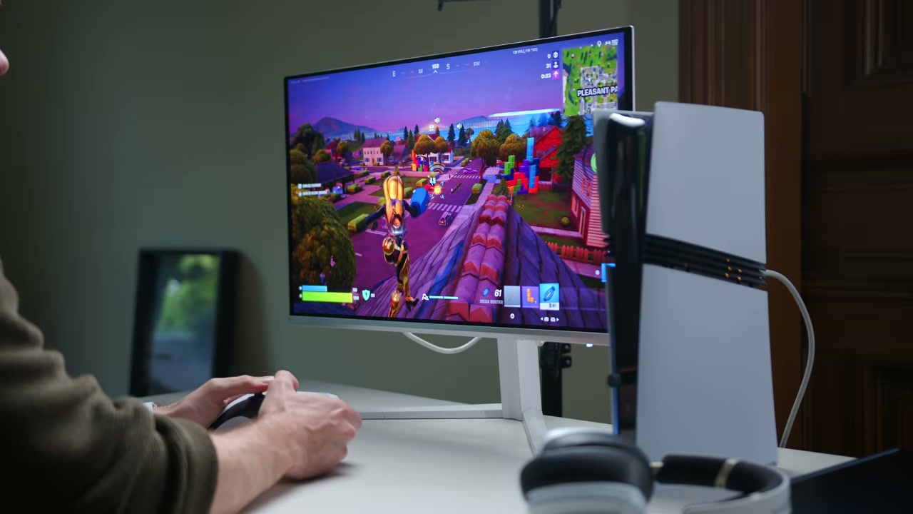 Giao diện trận đấu Fortnite đang chạy mượt mà trên màn hình kết nối PS5 Pro