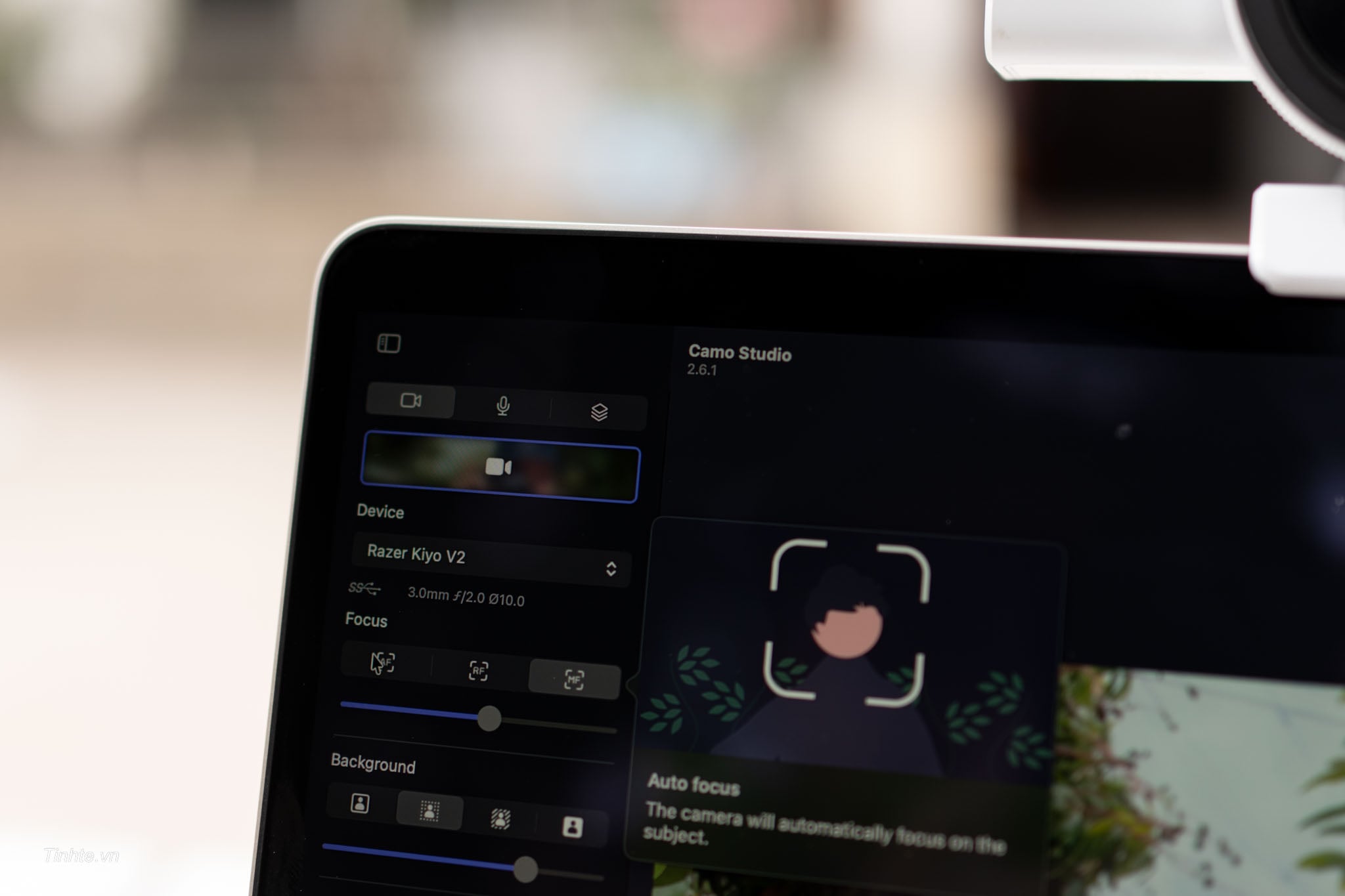 Razer Kiyo V2 gắn trên tripod mini