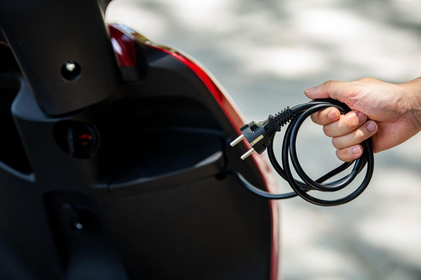 Bộ sạc tích hợp Dat Bike