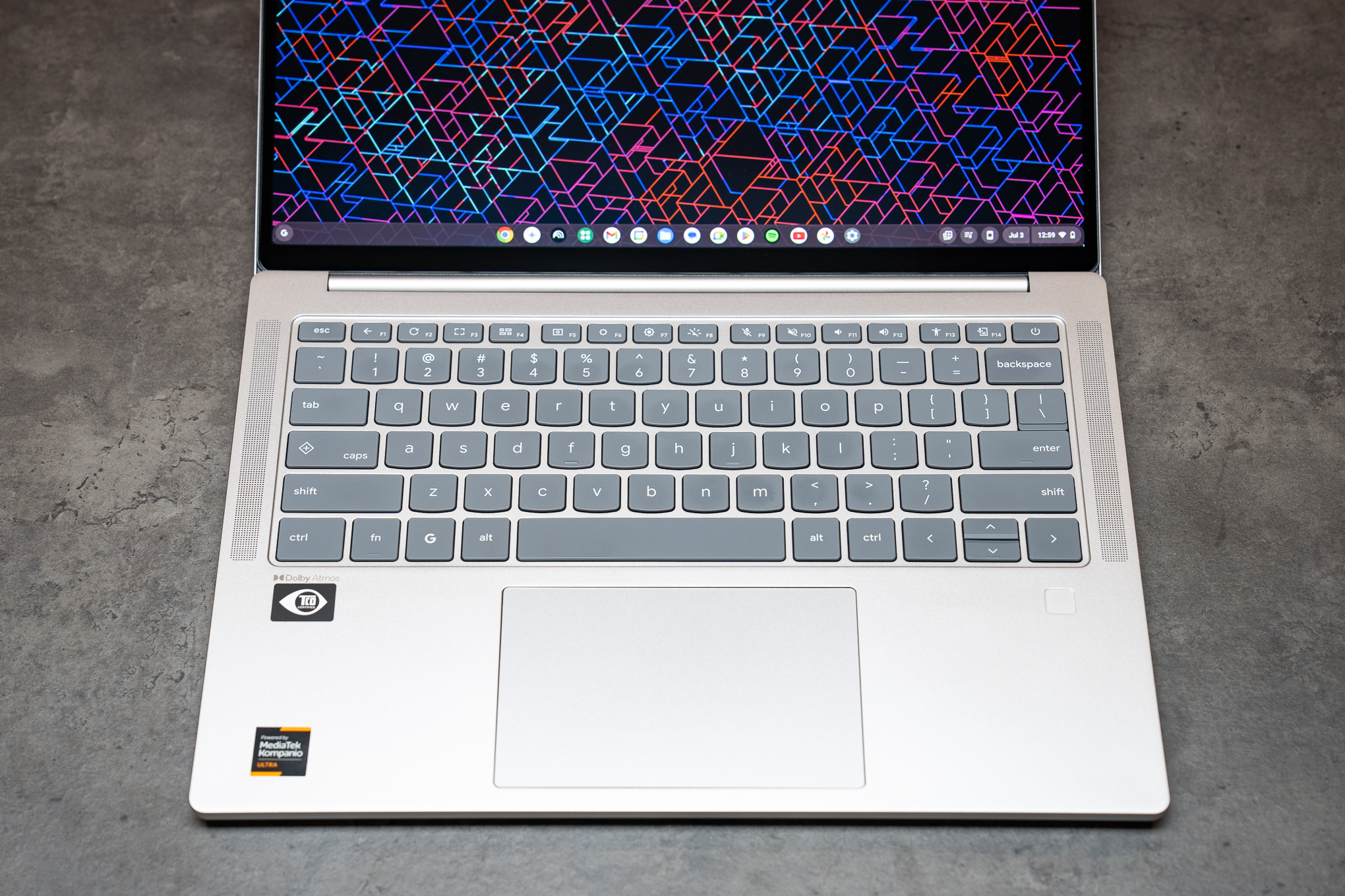Màn hình OLED tỉ lệ 16:10 hiển thị sắc nét trên Chromebook Plus