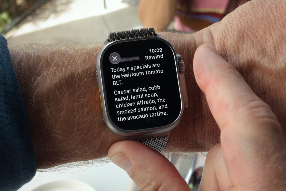 Apple Watch Series 12 trên cổ tay người dùng khi chạy bộ