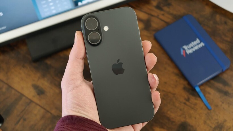 Mặt trước và cụm camera của iPhone 17 tiêu chuẩn