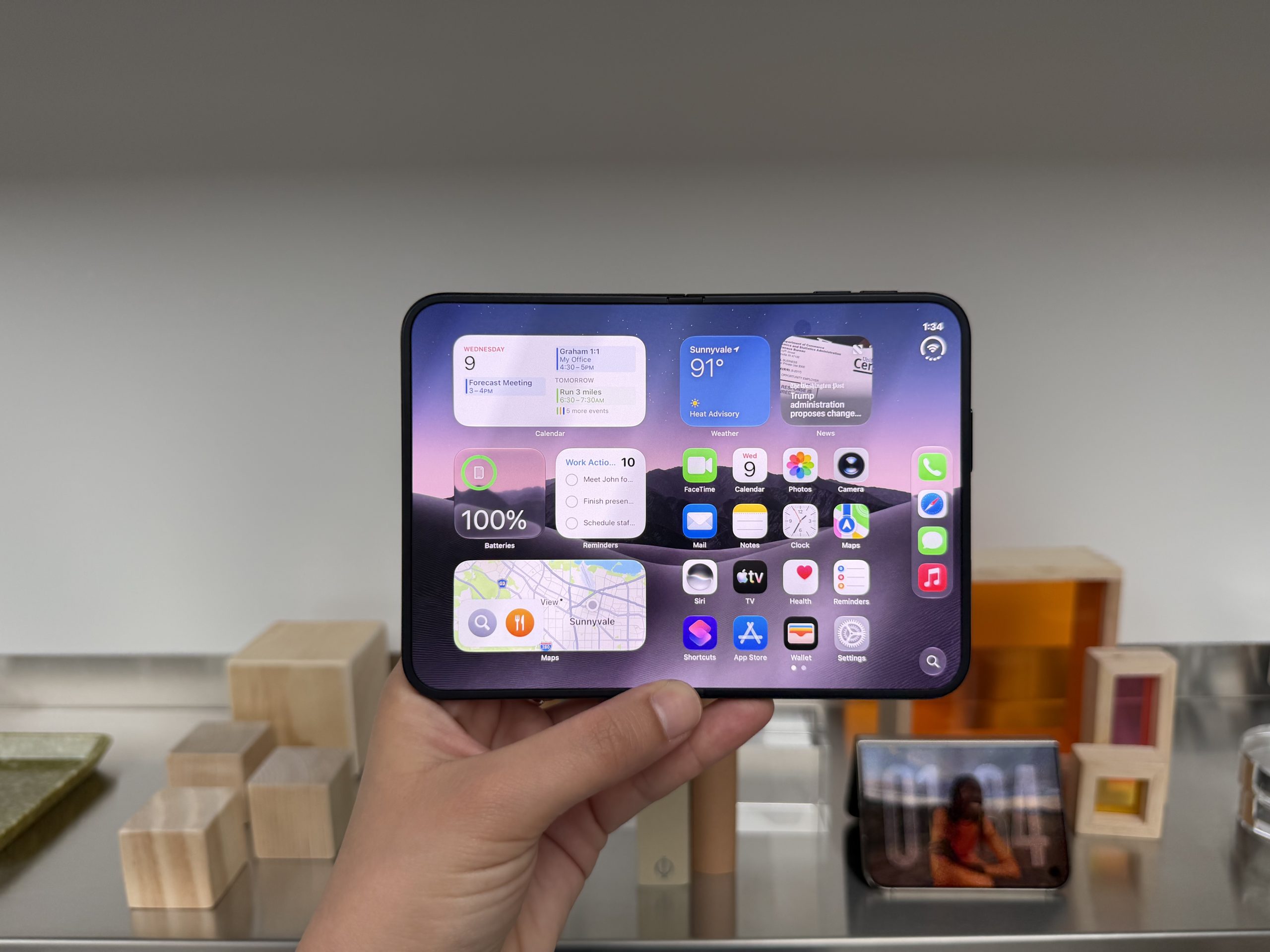 Màn hình trong 7,6 inch của iPhone Duo