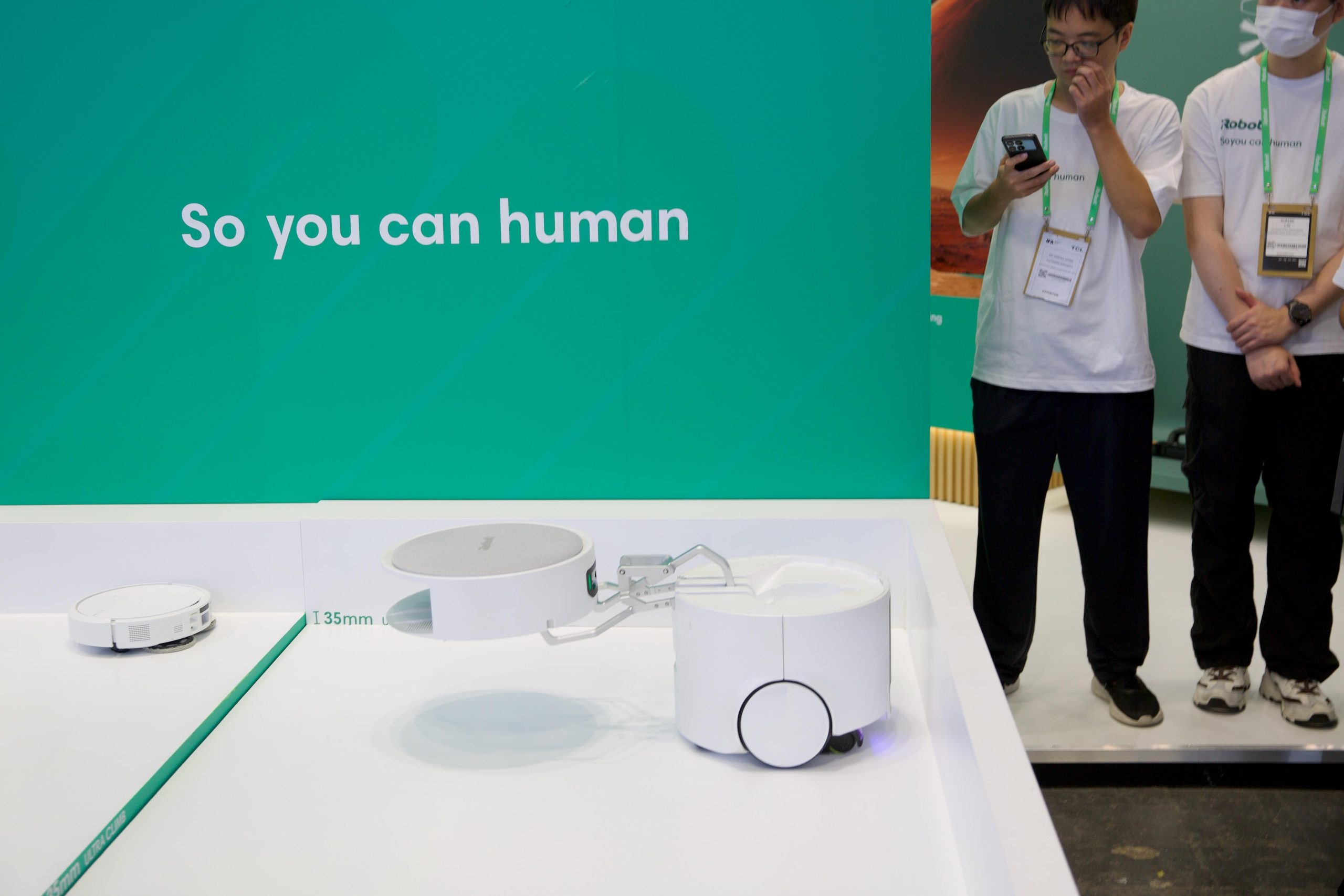 Robot hút bụi lau sàn iRobot Roomba Duo nguyên mẫu tại IFA Berlin