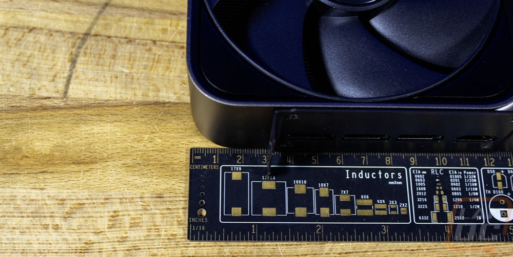 Cạnh bên RTX 5080