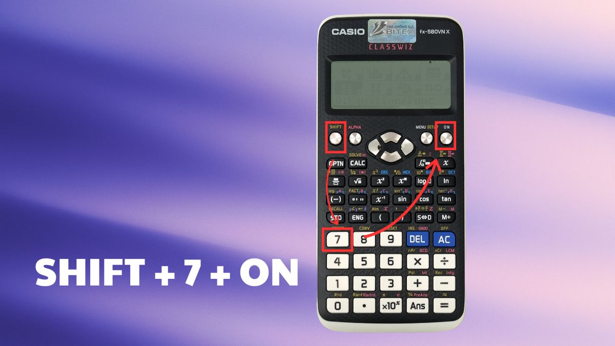 Khay lắp pin AAA 1.5V ở mặt lưng máy tính cầm tay Casio
