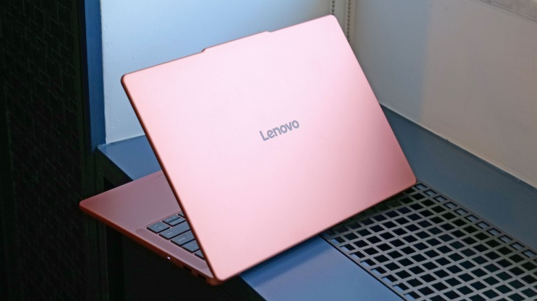 Lenovo IdeaPad Vibe trong ảnh hands-on tại sự kiện IFA 2026