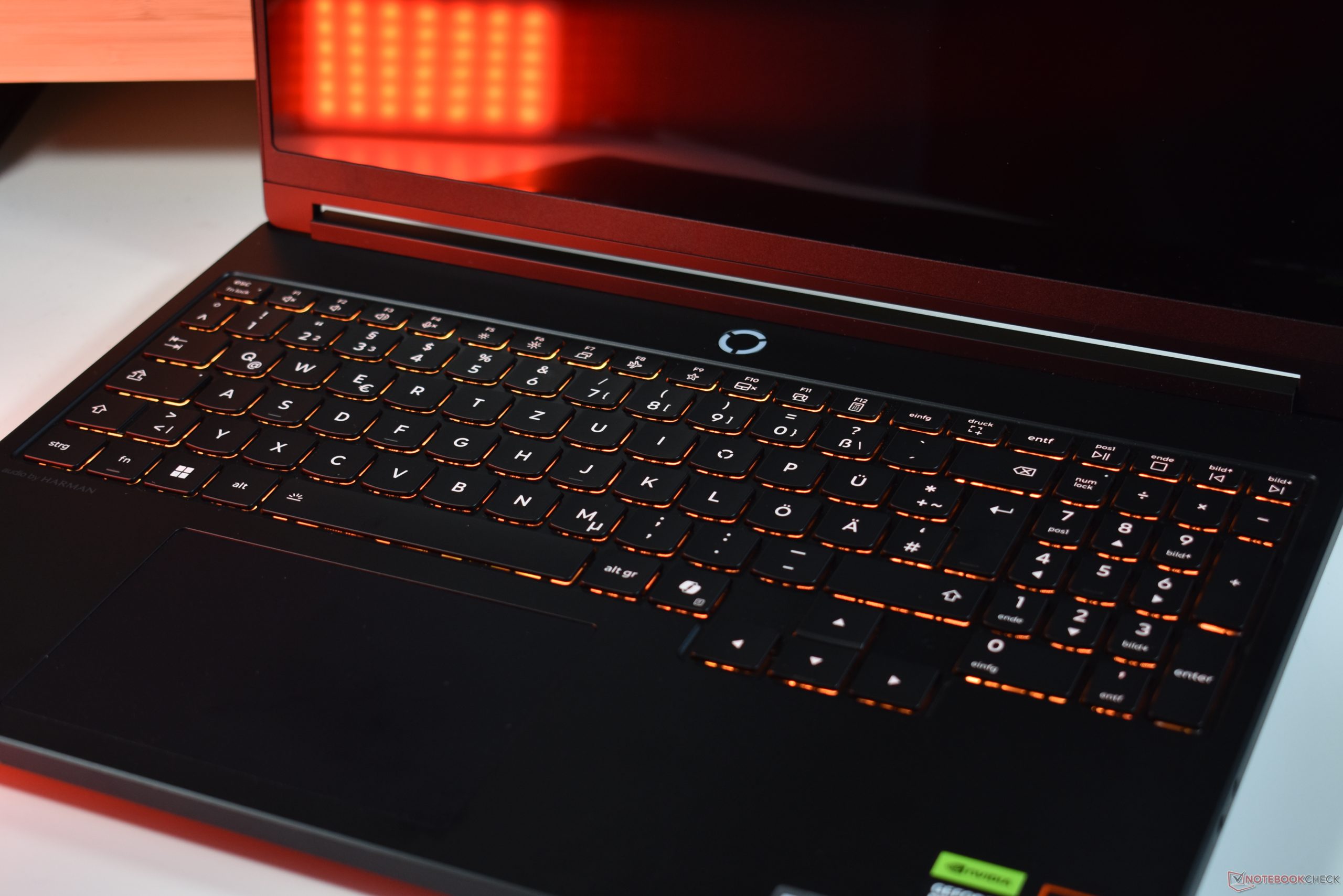 Bàn phím TrueStrike có đèn nền RGB trên Lenovo Legion 5a 2026