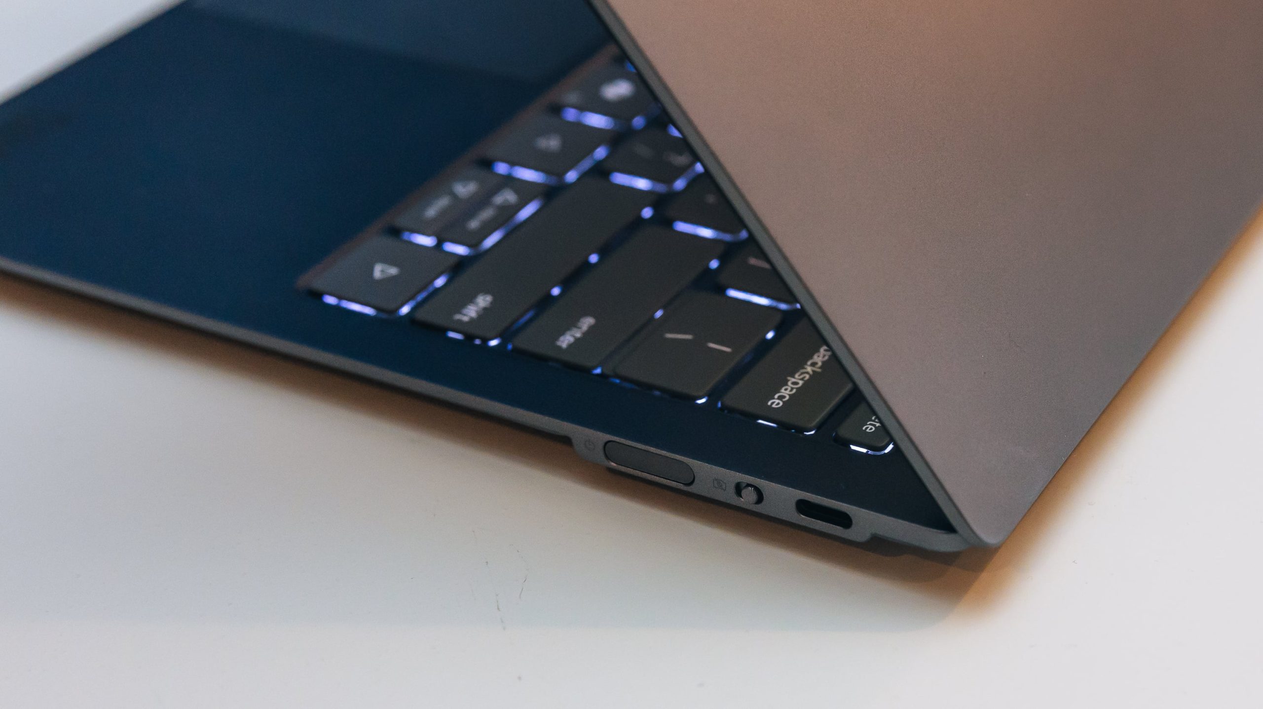 Cầm trên tay thực tế Lenovo ThinkBook Project AeroBlade