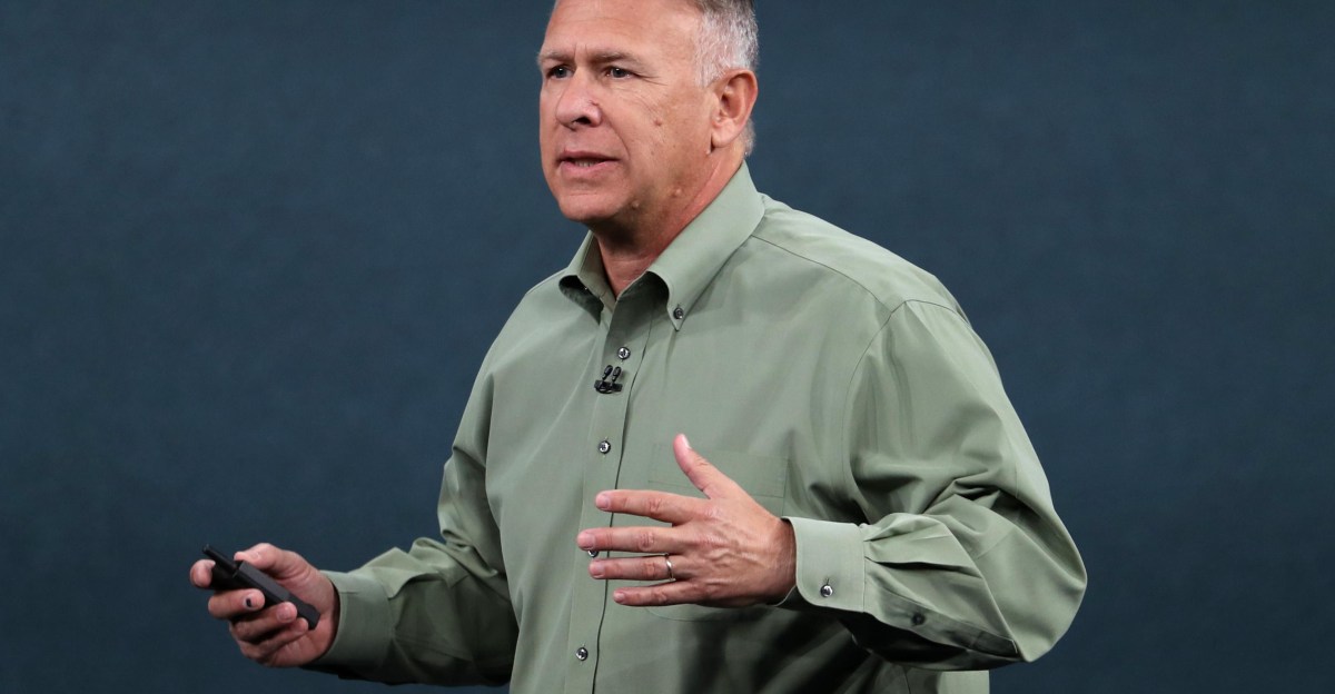 Phil Schiller phát biểu tại một sự kiện của Apple. Ảnh: The Verge