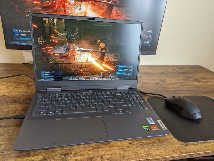 Lenovo LOQ 15 trong thiết lập chơi game thực tế