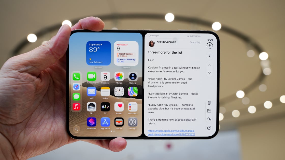 iPhone Duo gập lại cho thấy độ dày đáng kể