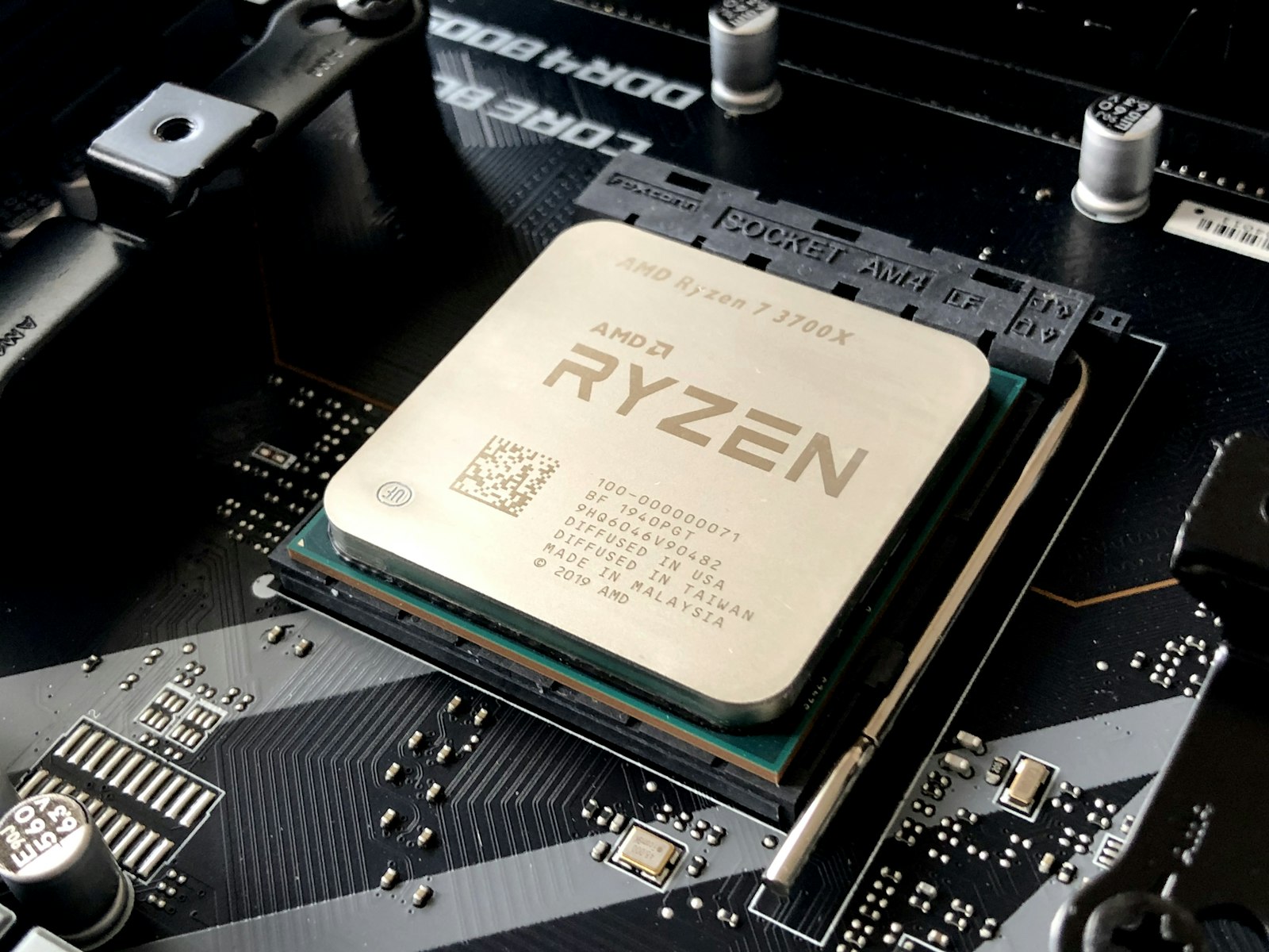 Thanh RAM gắn trên bo mạch chủ máy tính PC