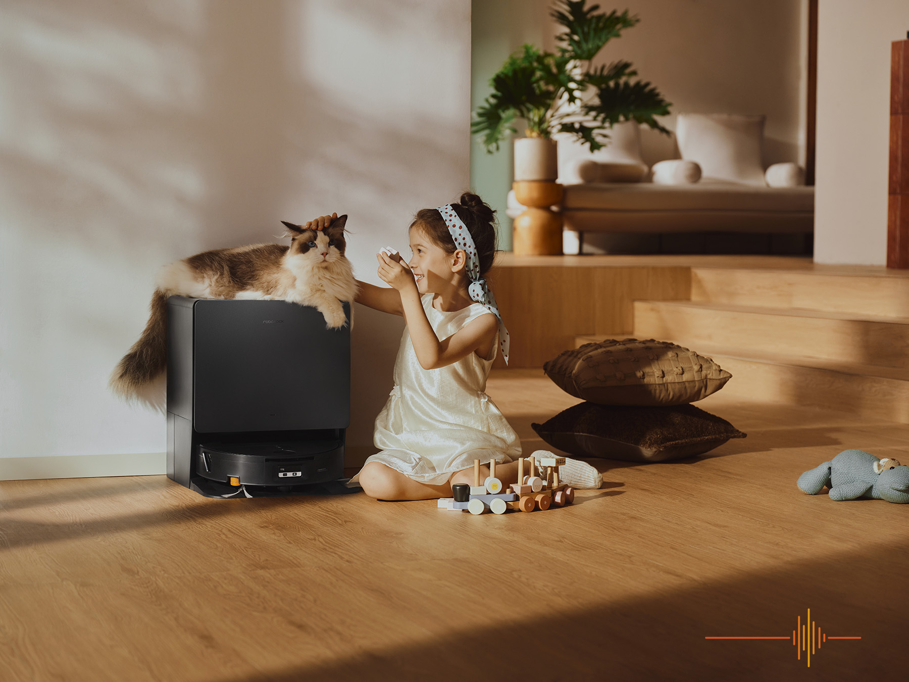 Robot hút bụi lau nhà Roborock Saros 20 Flow Complete cùng trạm sạc đa năng