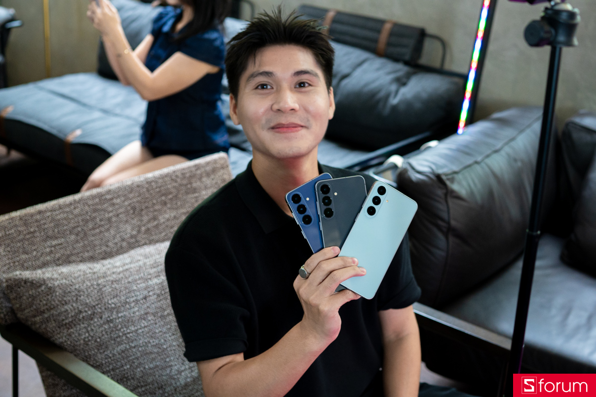 Cụm camera sau gồm camera chính, góc siêu rộng và tele 3x