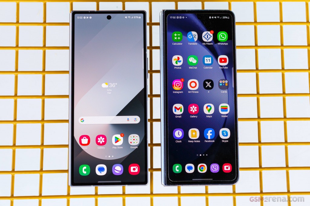 Samsung Galaxy Z Fold màn hình gập lớn đa nhiệm