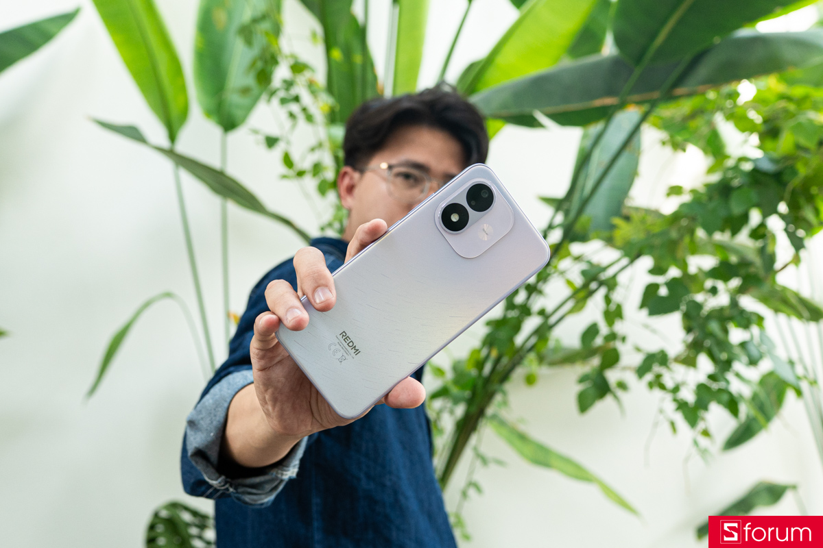 Mặt lưng phẳng bằng nhựa của Xiaomi Redmi Note 17