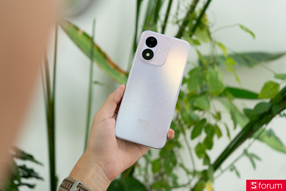 Mặt trước của Xiaomi Redmi Note 17 với màn hình AMOLED viền mỏng