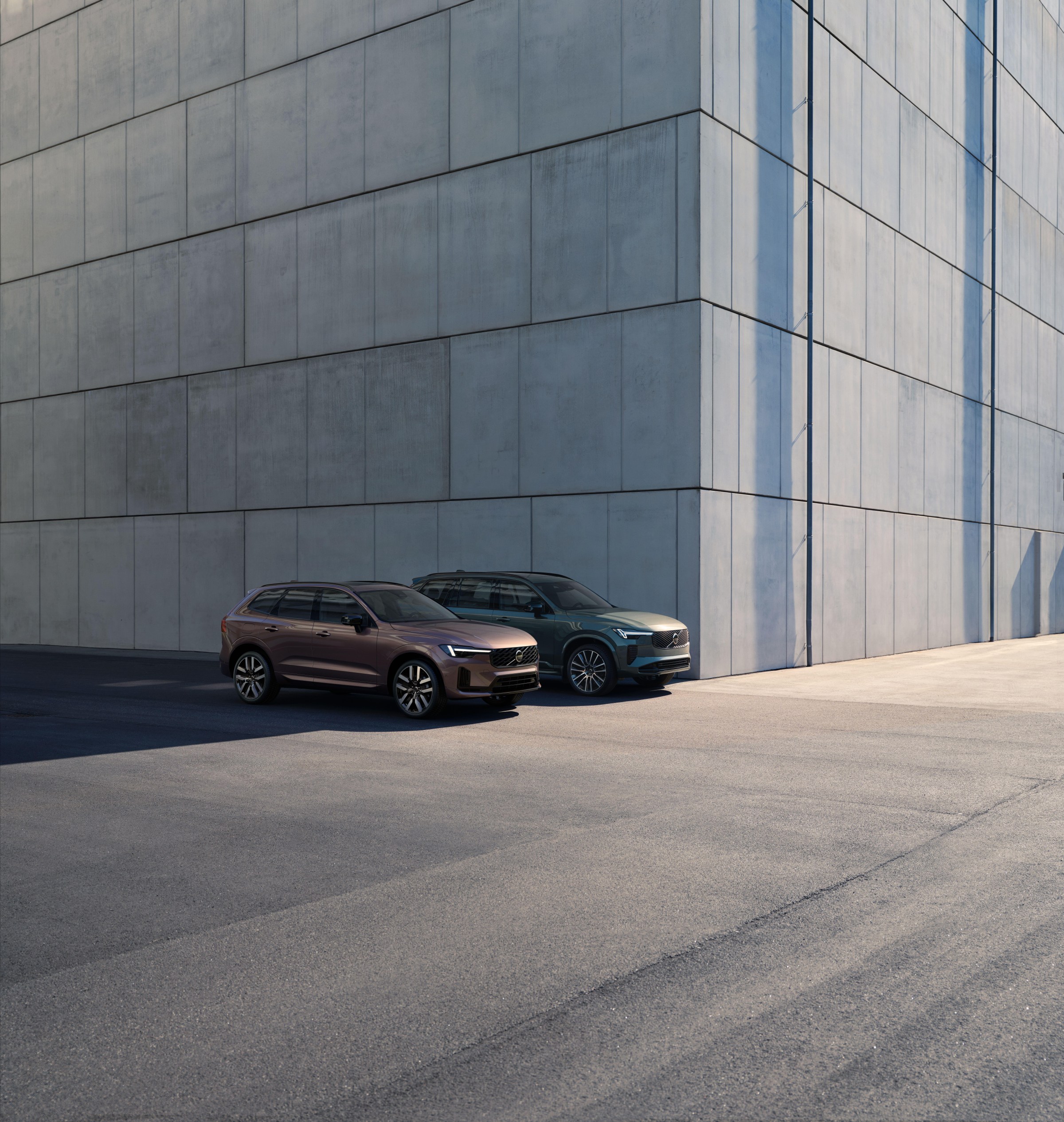 Ngoại thất phía trước của Volvo XC60 mới với lưới tản nhiệt và cản trước tái thiết kế