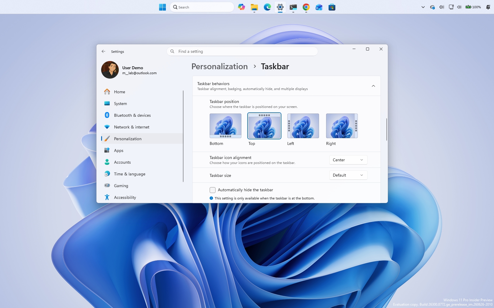Windows 11 Settings với Taskbar ở phía trên