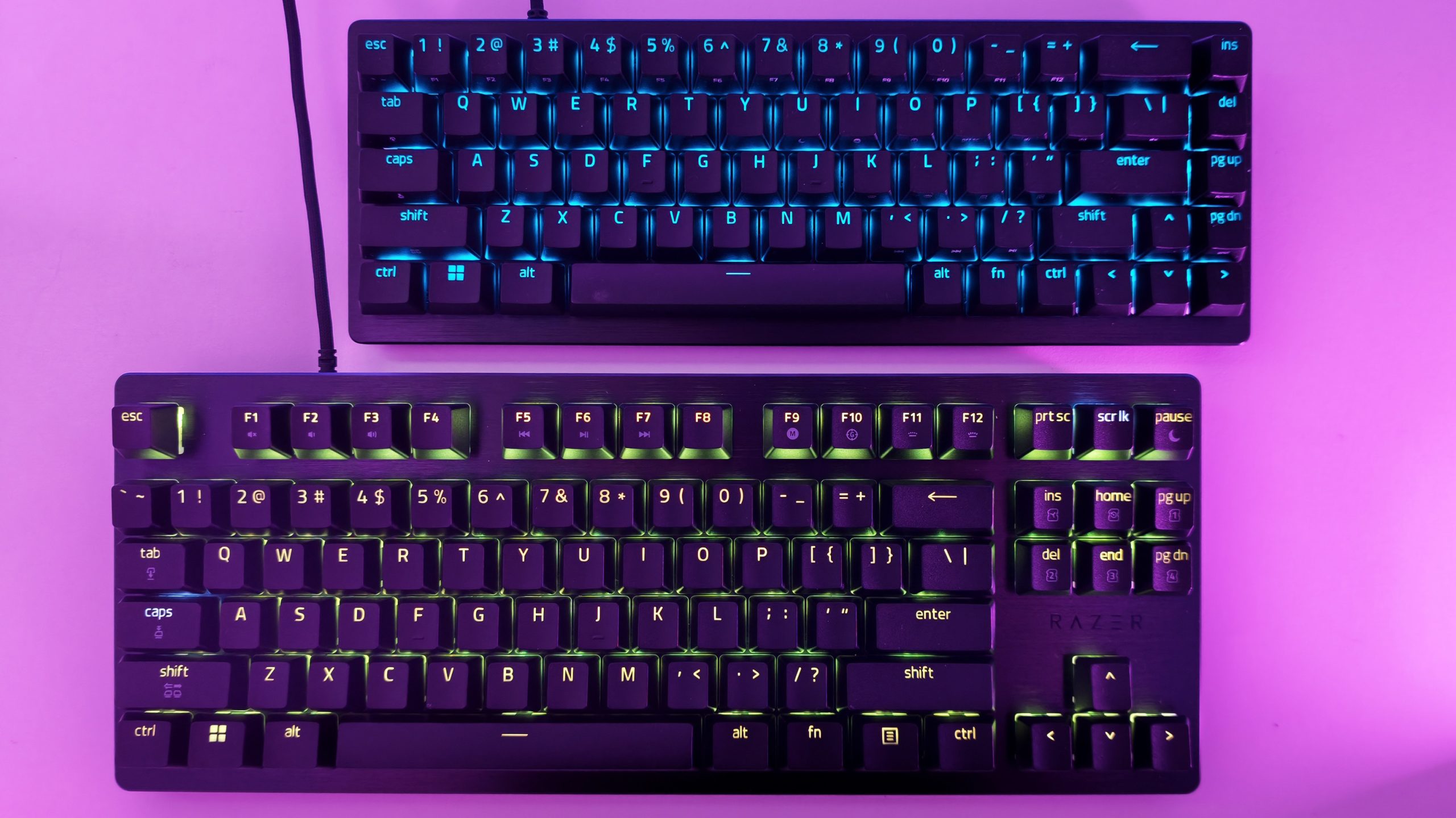So sánh thực tế bàn phím Razer Huntsman V3 HE Mini 65% và TKL trên bàn