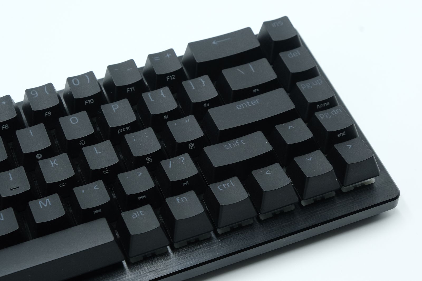 Razer Huntsman V3 HE Magnetic trong thiết lập sử dụng thực tế của WIRED