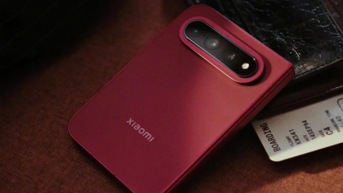 Xiaomi 18 Fold mau do dat canh the len may bay, goi lien tuong den kich thuoc ho chieu