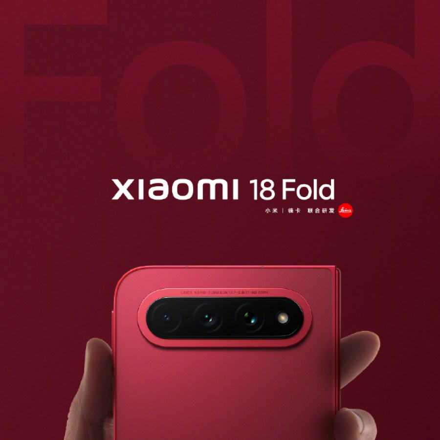 Cận cảnh màn hình phụ và cơ chế mở của Xiaomi 18 Fold