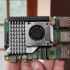 A person holding a Raspberry Pi 5 — Nguồn: XDA Developers