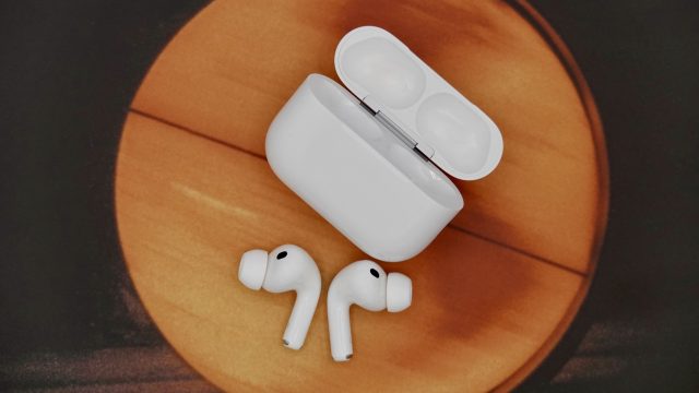 AirPods Pro 3 giữ kiểu tai nghe nhét tai quen thuộc, nhưng quyết định nâng cấp cần dựa vào pin và độ vừa tai.