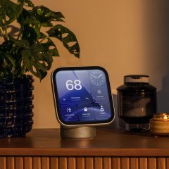 Apple HomeView trên mặt bàn hiển thị các tiện ích nhà thông minh