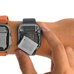 Apple Watch Series 12 và Ultra 4 được tháo màn hình và pin trong quá trình mổ máy