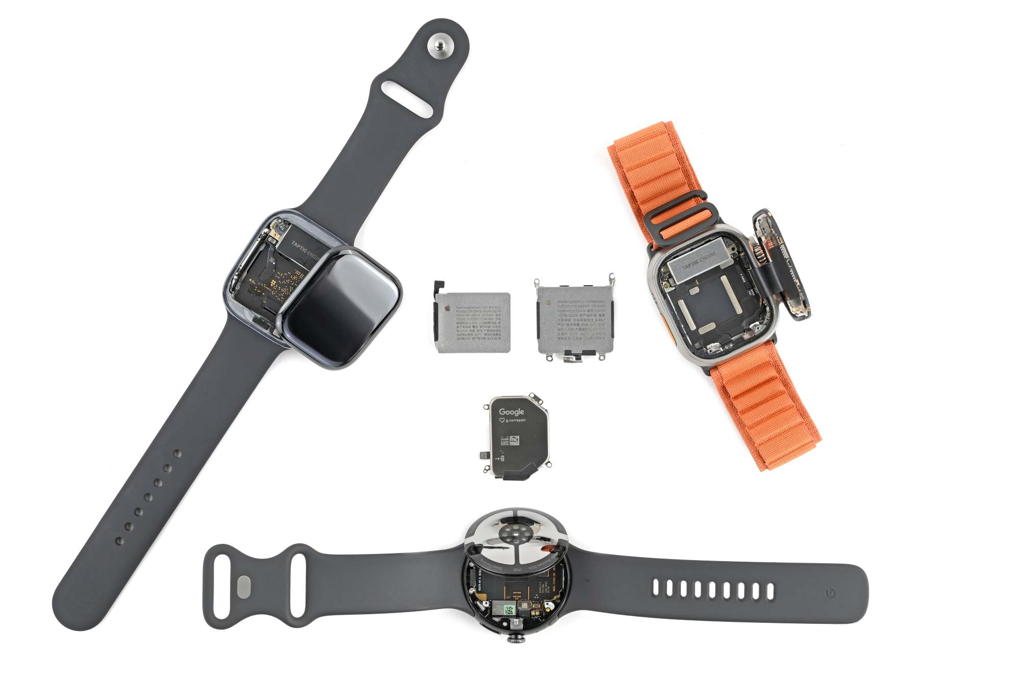 Apple Watch Ultra 4, Series 12 và Pixel Watch 5 được đặt trên bàn tháo máy