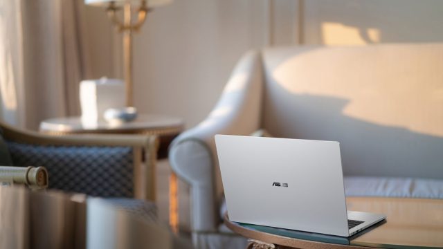 ASUS ExpertBook A7 bản AMD màu Lunar Silver