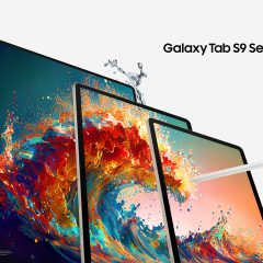 Ba máy tính bảng Galaxy Tab S9 series xếp chồng, màn hình hiển thị hình sóng màu sắc