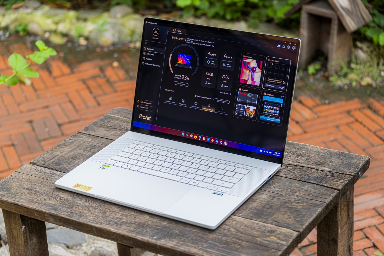 Bảng điều khiển ASUS trên ProArt P16, góc chụp khác