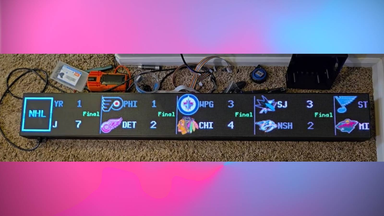 Bảng ticker LED tự chế dùng Raspberry Pi 4 hiển thị tỷ số các trận NHL