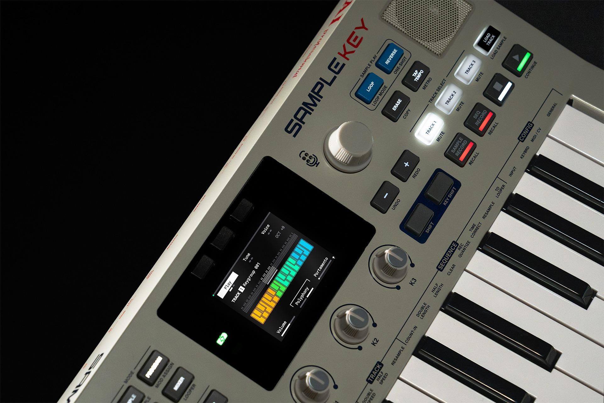 Bánh xe điều khiển, màn hình và bàn phím trên Akai MPC Sample Key