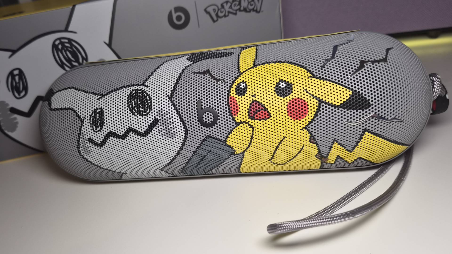 Beats Pill Pokémon đặt trước hộp sản phẩm