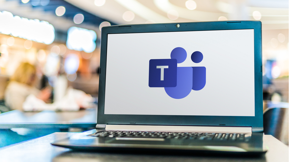Biểu tượng Microsoft Teams trên màn hình laptop
