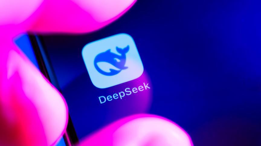 Biểu tượng ứng dụng DeepSeek trên màn hình điện thoại