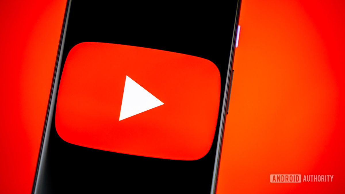 Biểu tượng YouTube hiển thị trên màn hình điện thoại