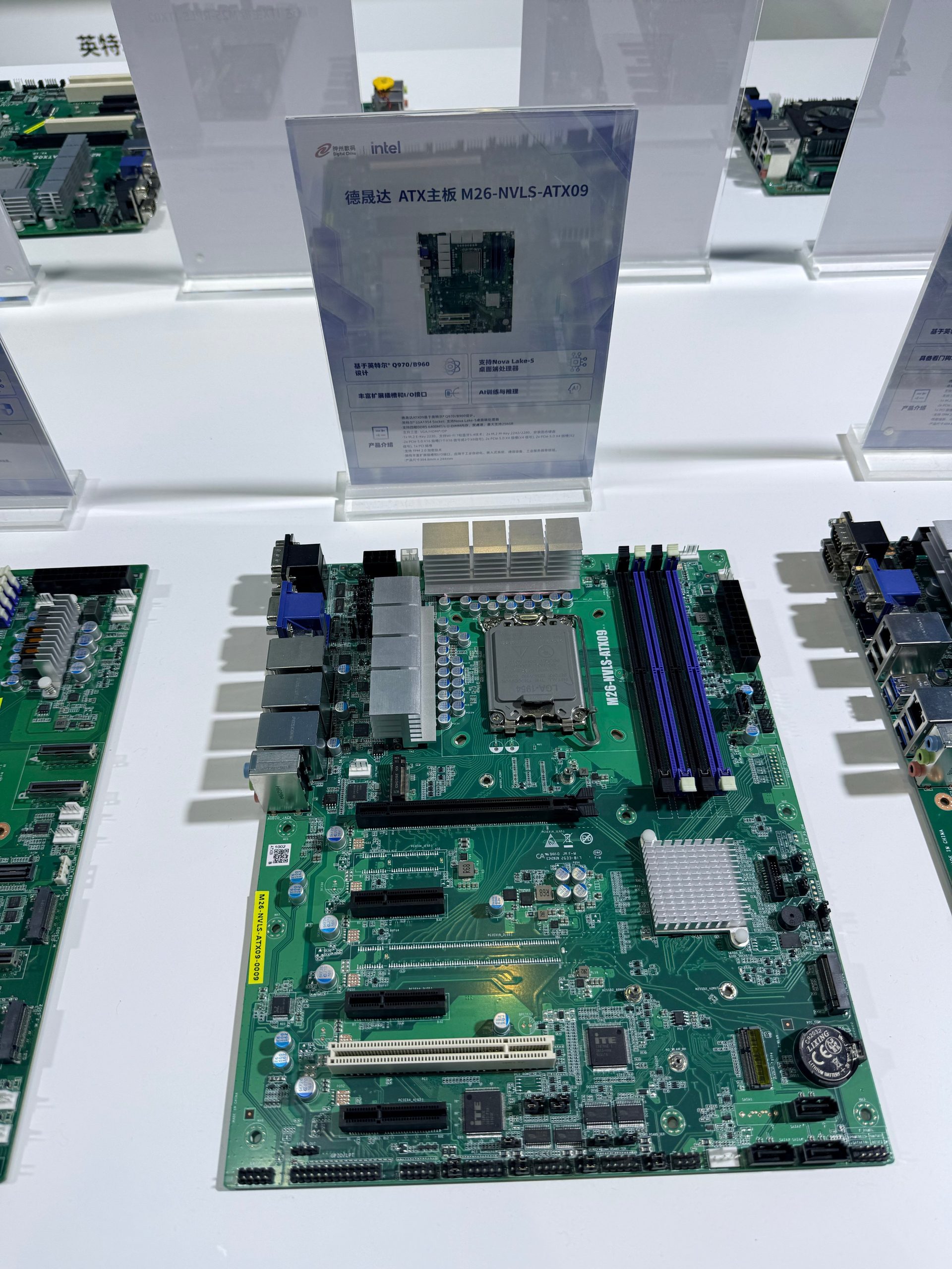 Bo mạch chủ Decenta M26-NVLS-ATX09 dùng socket LGA 1954
