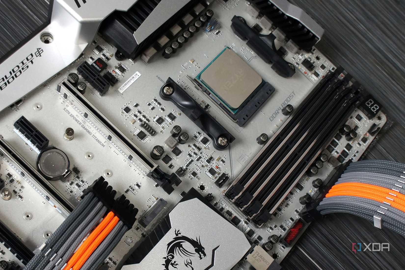 Bo mạch chủ X370 với CPU Ryzen