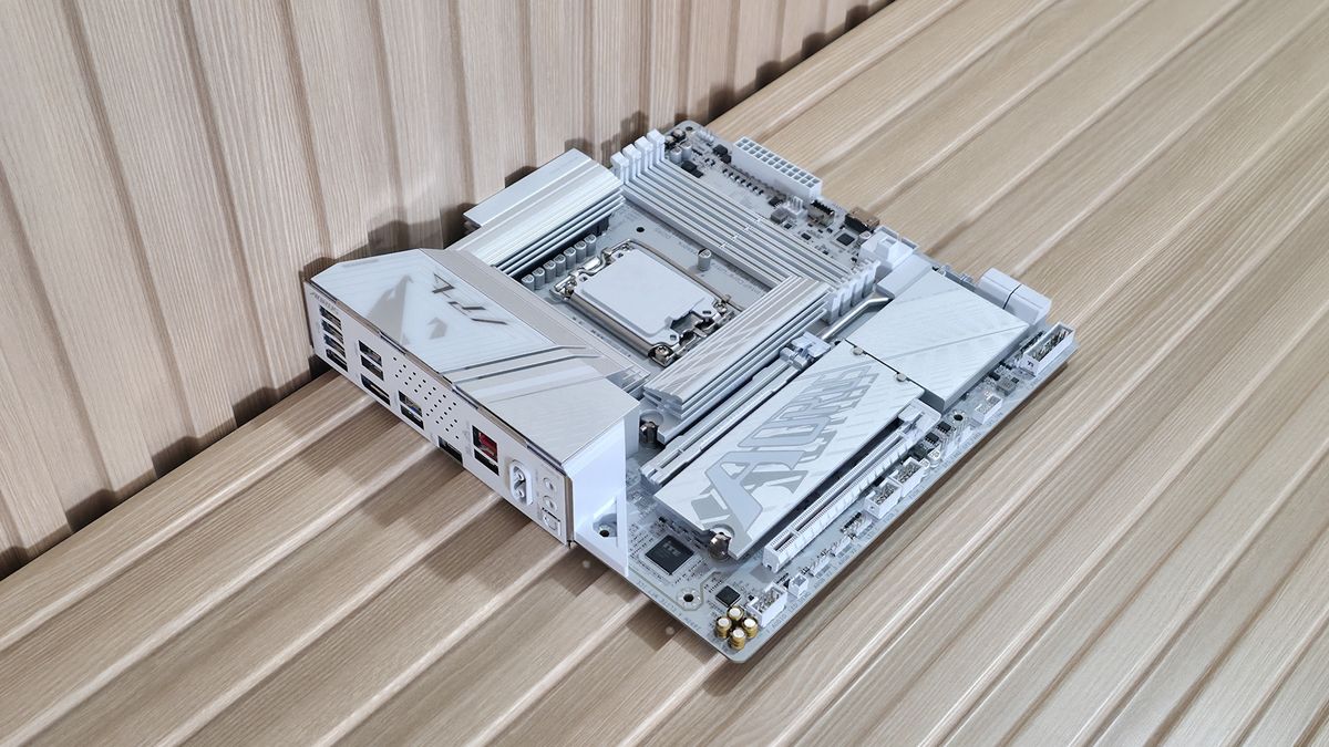 Ảnh bo mạch Gigabyte Z890M Aorus Elite WiFi7 Ice