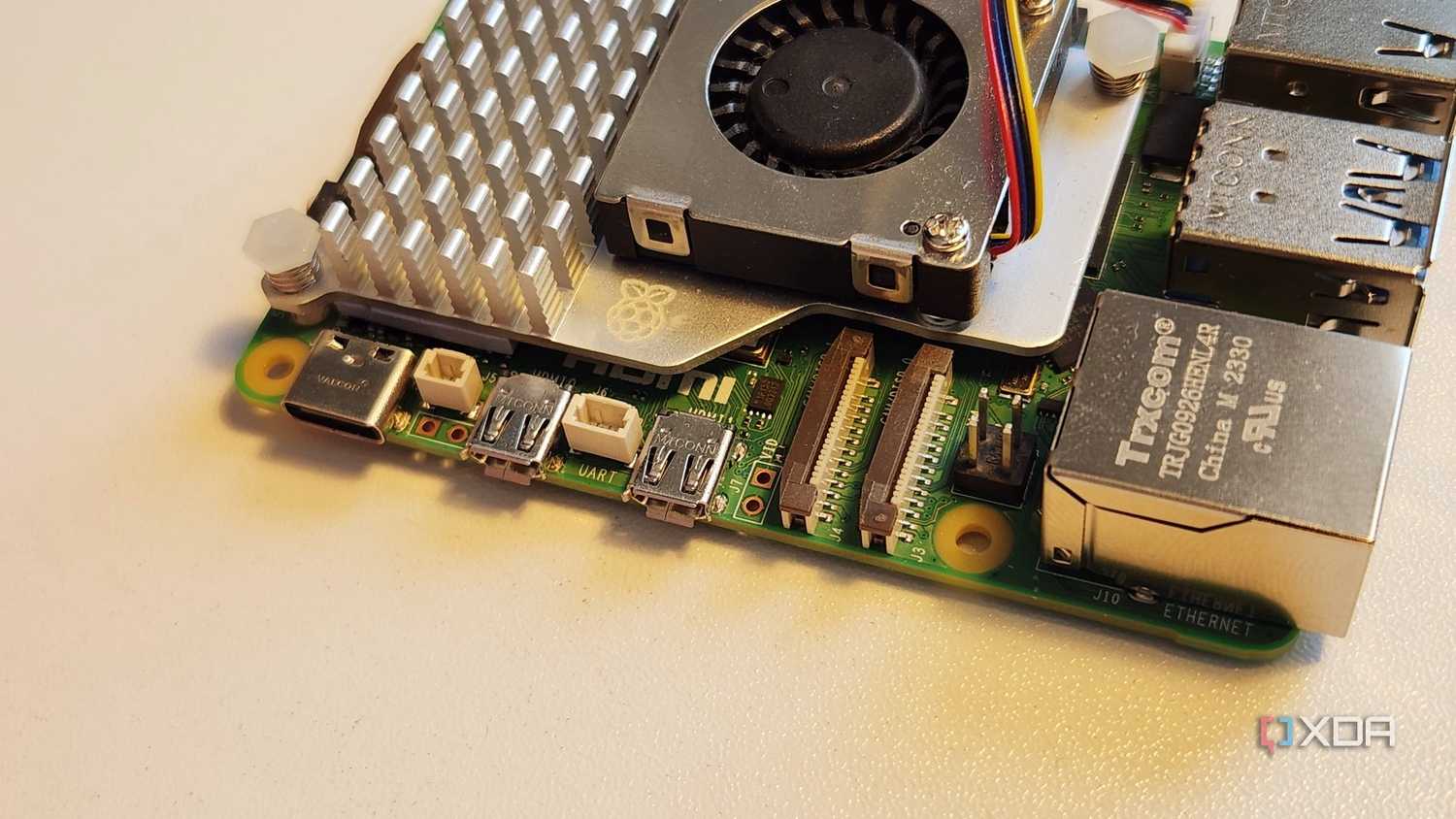 Bo mạch Raspberry Pi với quạt tản nhiệt